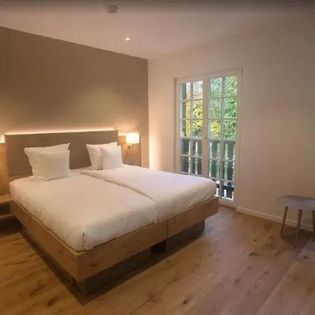 Hotel Chateau De Pourtales 3*