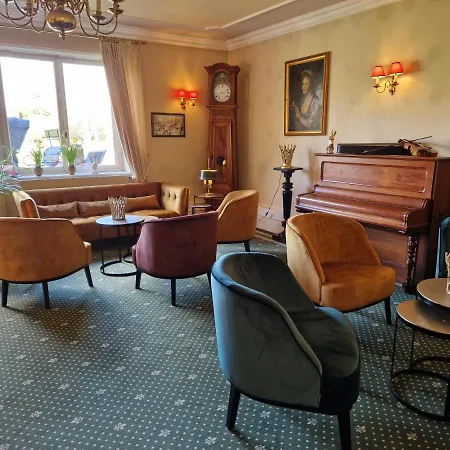 Hotel Chateau De Pourtales 3*